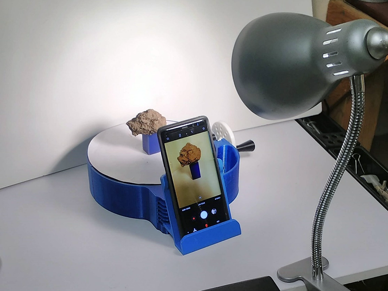 brungard-phone-on-stand-fig1-800x600 brungard-phone-on-stand-fig1-800x600